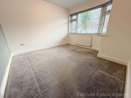 St Georges Drive, Carpenders, WD19 - Photo 4