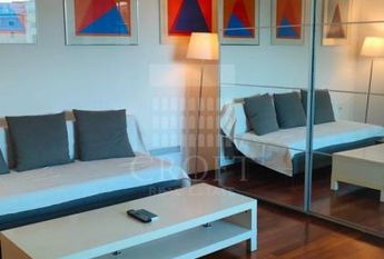 Piazza del Popolo: Lovely, modern 1 bedroom in private Villa. Entrance, spacious living-dining, fully equipped kitchen, bath and private terrace. Parquet floors Air conditioning, bright and silent. rif 364