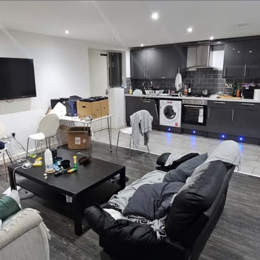 3 Bed - 12 Harold Mount, Hyde Park, Leeds - LS6 1PW - Student - Photo 1