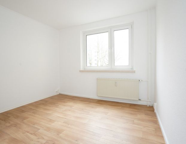 EBK / Balkon / Badewanne - Photo 1