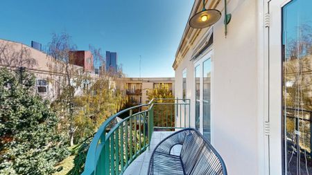 Fully Furnished 3-Bedroom Apartment Opposite Carlton Gardens with Private Car Space - Photo 5