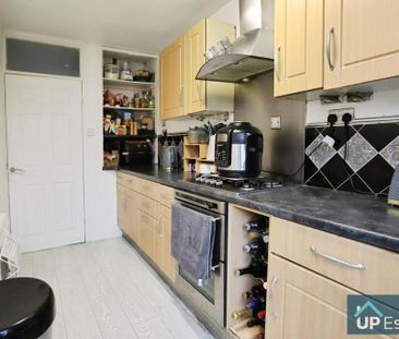 3 bedroom end of terrace house to rent - Photo 2