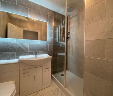 2 bedroom mews to rent - Photo 6