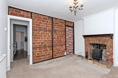 2 bedroom end of terrace house to rent - Photo 2