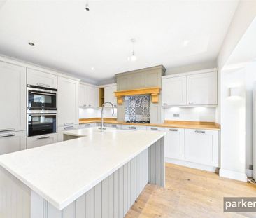 4 bedroom semi-detached house to rent - Photo 6