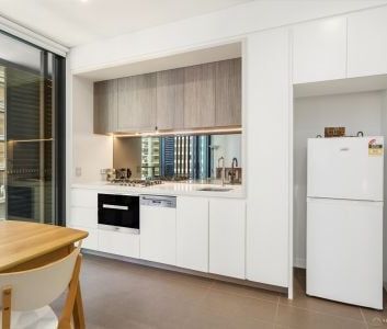 Impeccable Studio with Luxury Mirvac built - Photo 4