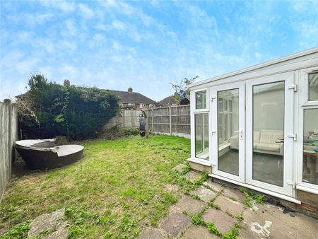 Bond Street, Englefield Green, Egham, Surrey, TW20 0PU - Photo 2