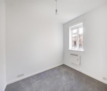 East Crescent - Photo 4