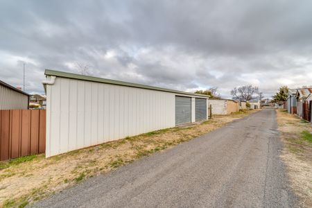 Great House in Quiet Street - Including Granny Flat - Photo 5