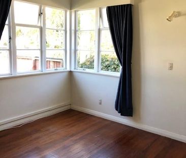 LONG DRIVE - 2 BEDROOM - FRONT HOUSE - Photo 4