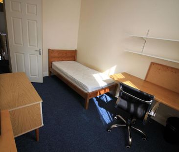 4 bedroom terraced house to rent - Photo 3