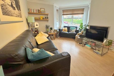 2 bedroom flat to rent - Photo 2