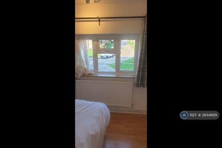 1 bedroom in a flat share to rent - Photo 5