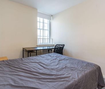 3 bedroom flat to rent - Photo 2