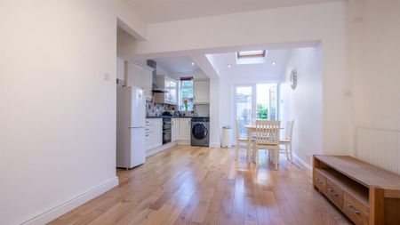 2 bedroom terraced house to rent - Photo 4