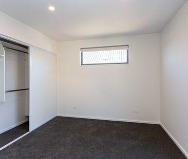 Brand new townhouse in a great location! - Photo 4