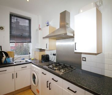 4 bedroom terraced house to rent - Photo 2