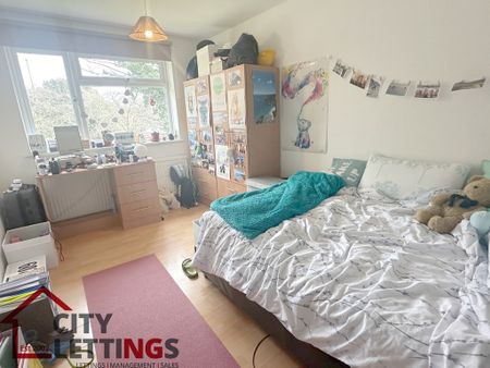 2 Bedroom Mid Terraced House - Photo 2