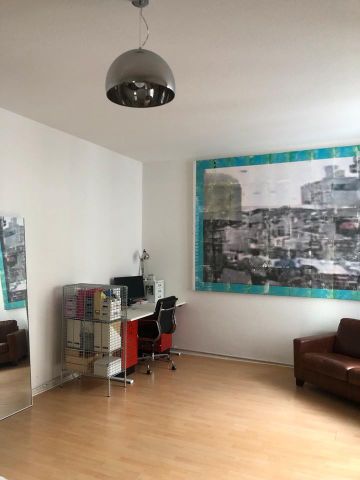 Große, wunderschöne Altbau Wohnung, super zentral - Photo 3