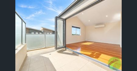 Spacious Living in a Convenient Location - Photo 3