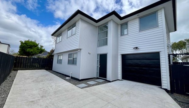 5 Bedrooms Tranquil River Side Retreat! - Photo 1