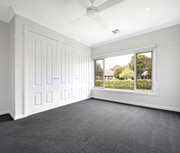 11 Velra Ave, Murrumbeena VIC 3163 - House For Rent | Domain - Photo 4