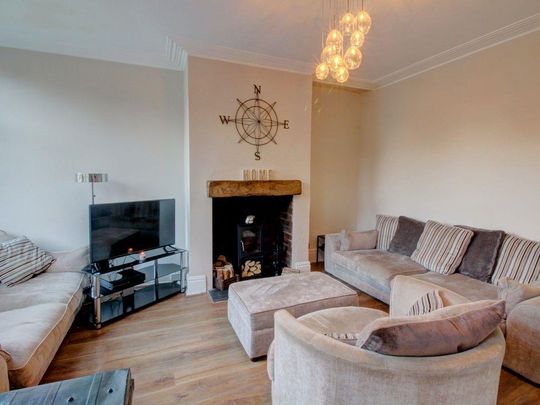 Henley Crescent, Leeds - Photo 1