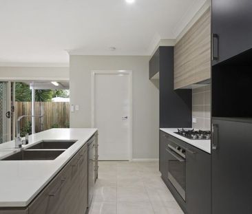Large Open Plan Living - Close to CBD - Photo 5