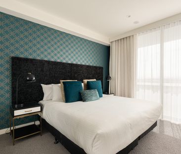 Furnished 1 bedroom - Live the high life in Southport ! - Photo 2