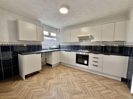 3 bedroom semi-detached house to rent - Photo 5