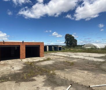 BIG HOUSE WITH A POOL!!! - Photo 1