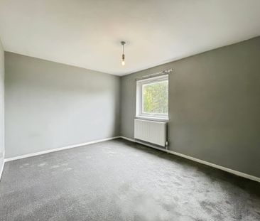 2 bed flat to rent in Rochfords Gardens, Slough, SL2 - Photo 6
