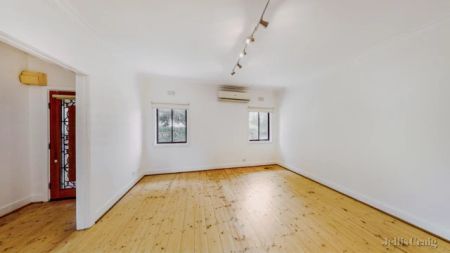 3 Bed, 1 Bath - Photo 2
