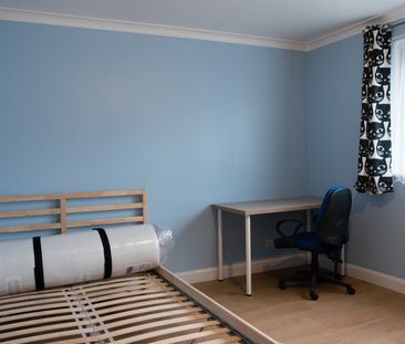 Room in a Shared Flat, Globe Road, E15 - Photo 3