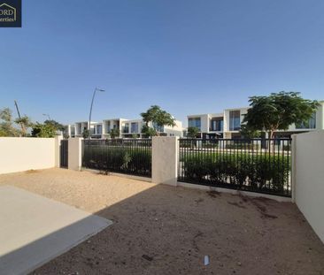 Corner Unit 4B+Maid | Single Row | Unfurnished - Photo 6