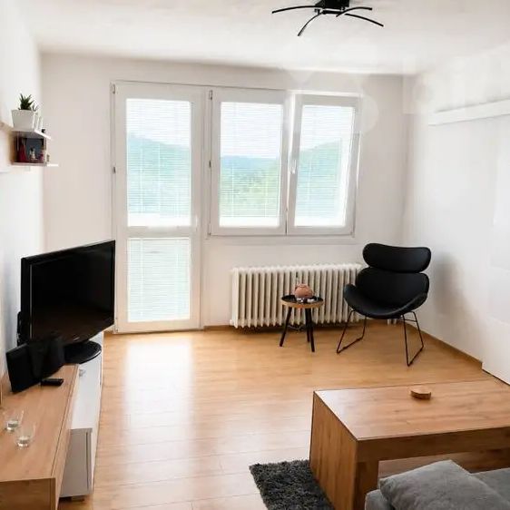 Pronájem bytu 3+1, 61 m² + zasklená lodžie, Tanvald - Photo 1