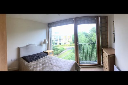 2 Bed Flat, Watermill Way, SW19 - Photo 2