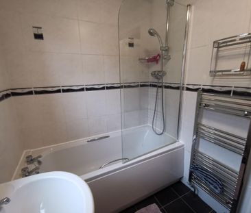 1 bedroom in a house share to rent - Photo 4