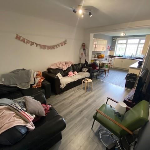 5 bedroom private hall to rent - Photo 1