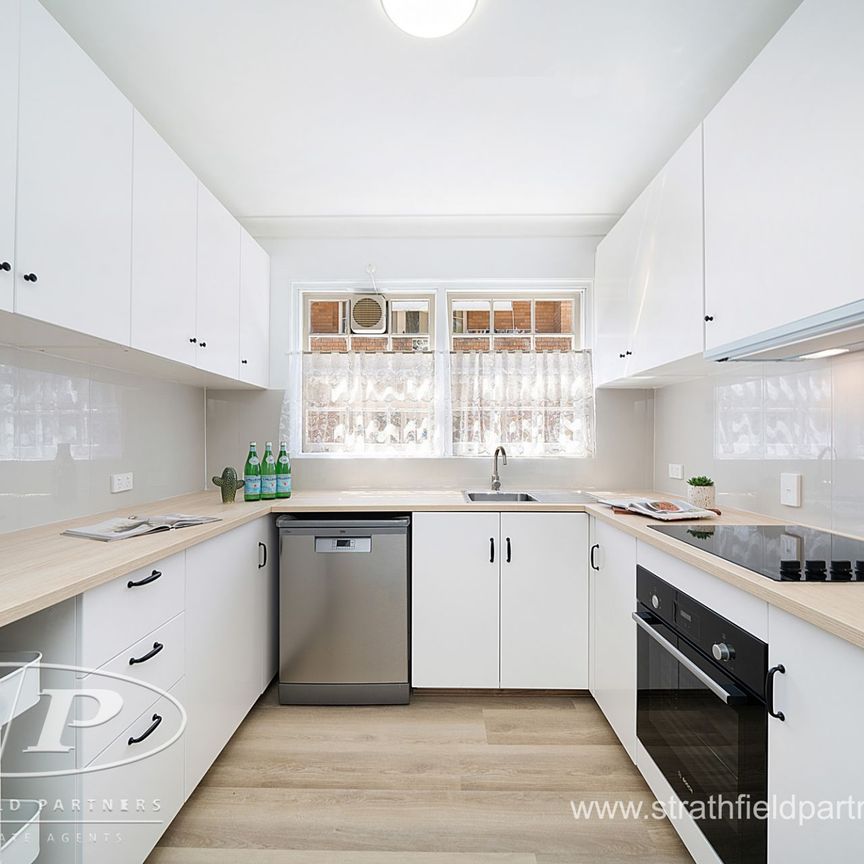 Fully Renovated, Brand New Kitchen with Double Lock Up Garage - Photo 1