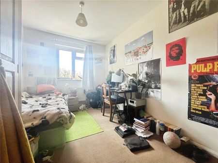 Beechtree Avenue, Englefield Green, Egham, Surrey, TW20 0TD - Photo 2