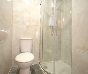 Charles Road, Staines-upon-thames, TW18 - Photo 2