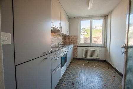 "Helle 3.5-Zimmer-Wohnung mit Balkon in Herisau" - Photo 2