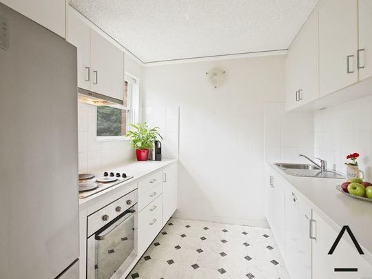 Stylish Apartment in Prime Neutral Bay Location - Photo 1