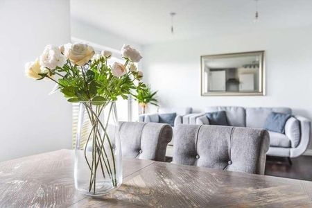 Berryfields, Aylesbury, HP18 - Photo 3