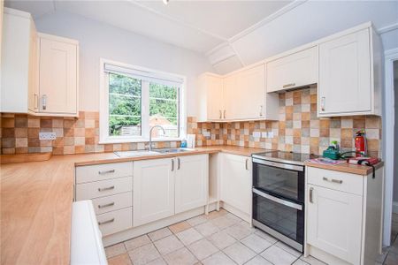 3 bedroom semi-detached house to rent - Photo 5