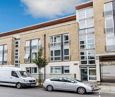 Spacious two bedroom property set on the third floor of a private development - Photo 1