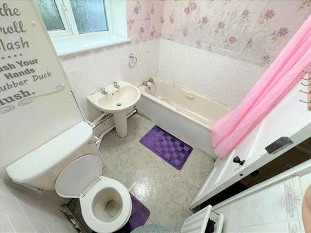 Wellingborough House, Romford, Romford, RM6 - Photo 4