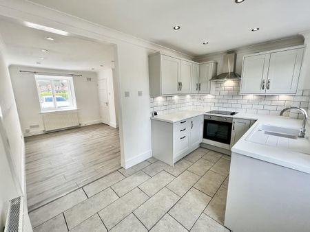 2 bedroom terraced house to rent - Photo 4