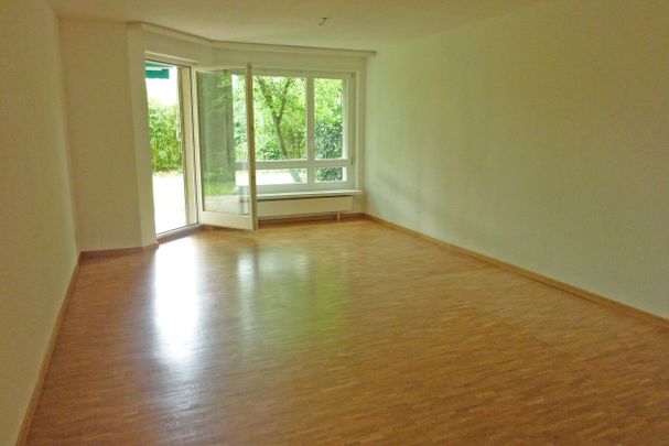 Living in a central location – in a green environment with a seating area - Photo 1